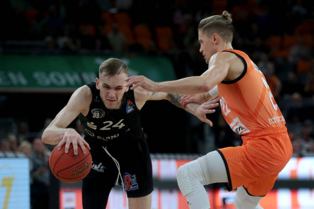 员走出阴影 员走出阴影