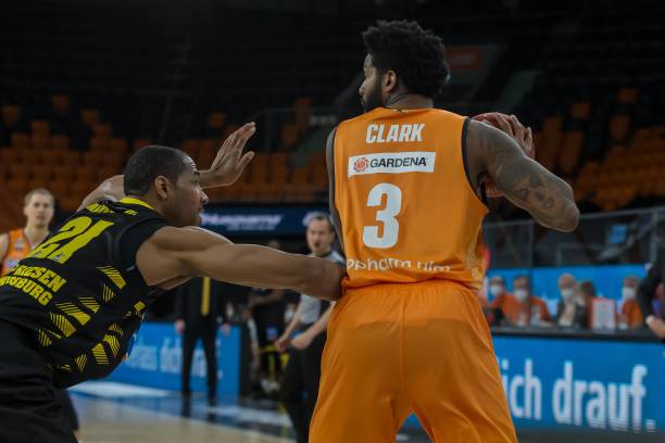 展现出极强 展现出极强