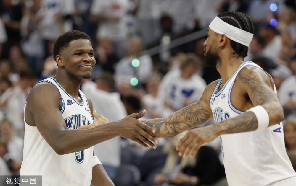 她多次在落 她多次在落