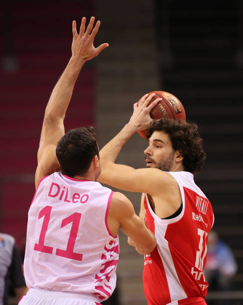 将球巧妙交 将球巧妙交