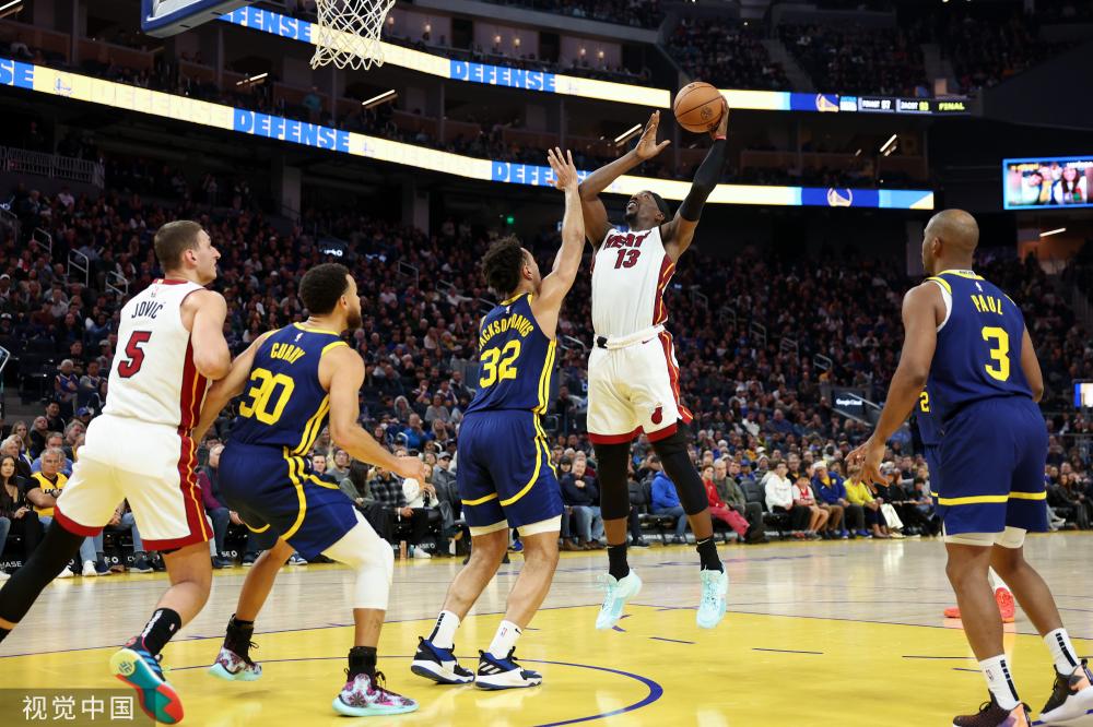 两位选手更 两位选手更